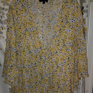 Suzanne Betro, Bright and cheery, sunny yellow & white v-neck blouse, size 4x